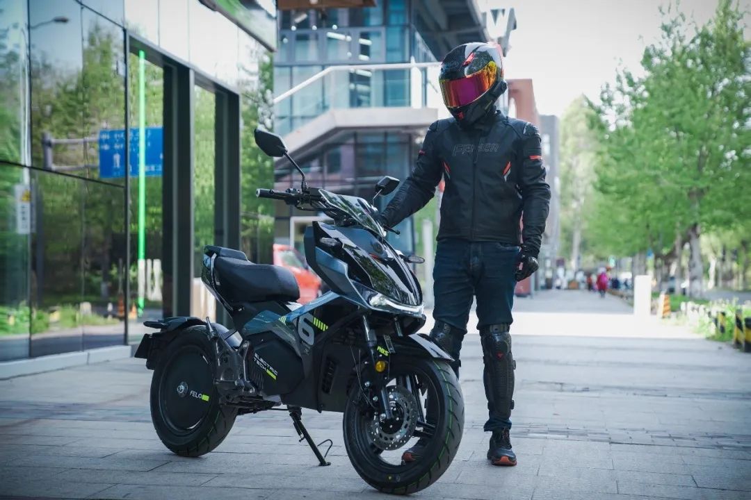 Felo FW06 JETZT MIT ROOKIE DISCOUNT CHF 500.- RABATT FÜR NEULENKER & LENKER UNTER 18 JAHREN