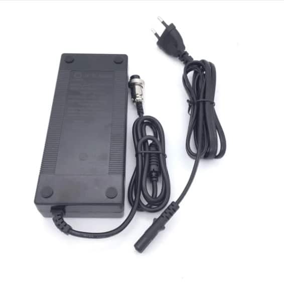 LADEGERÄT 54.6V 1.5A – Kaabo Mantis 48V / ZERO 8 / VSETT 8 / VSETT 9+